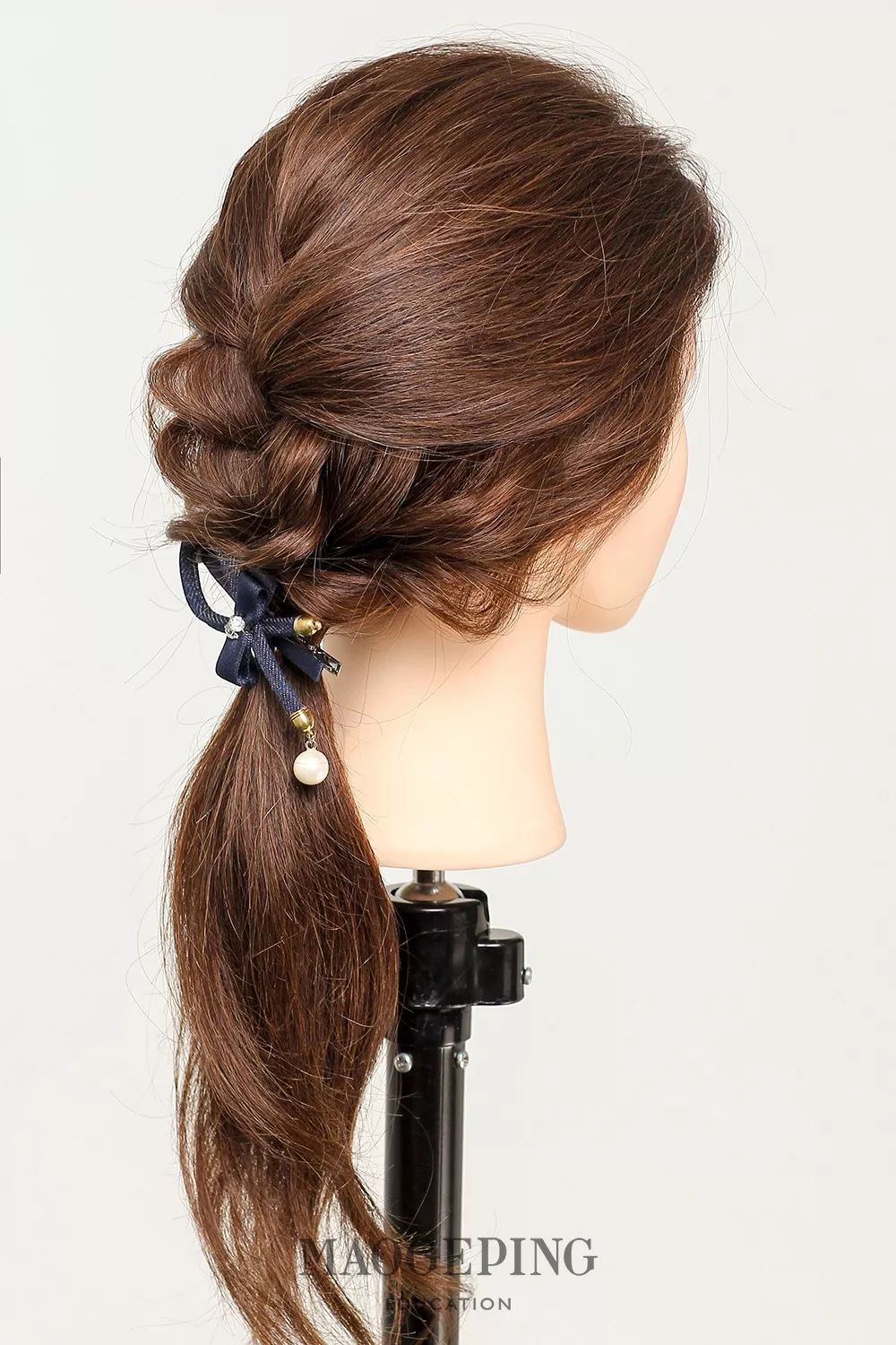 女童8-9岁中短发怎么扎简单又漂亮,30岁短发怎么扎好看又简单漂亮