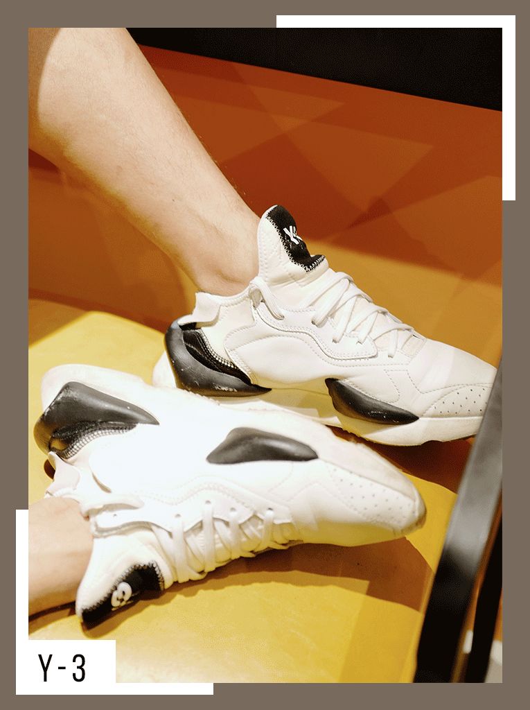 看完员工的鞋子，我哇地一声哭出来