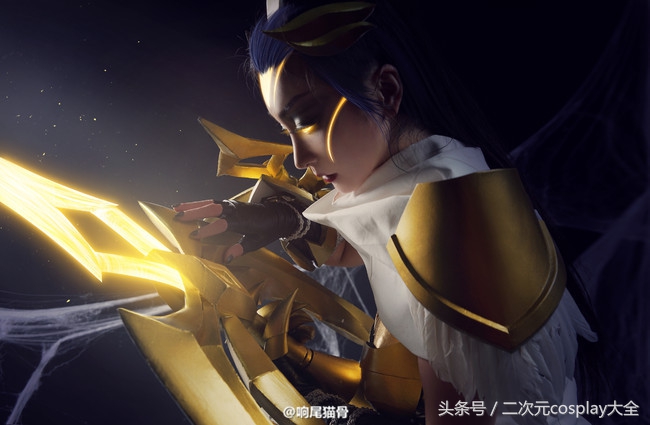 薇恩猪年限定cos,薇恩cos光明哨兵