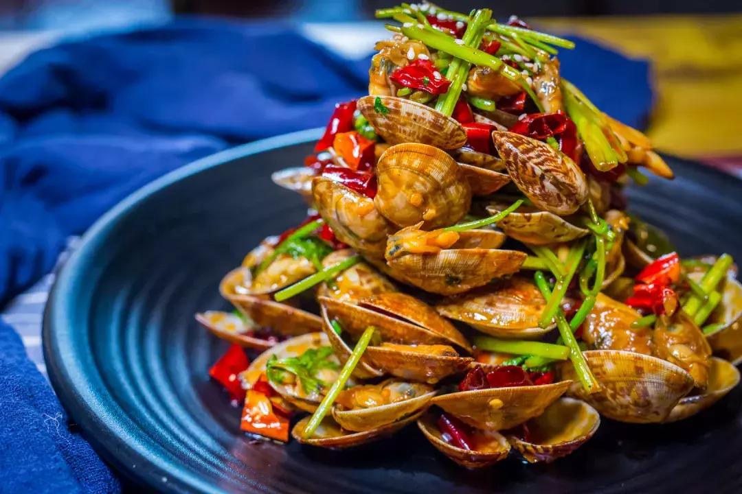 大连一家因为差评而火的店,大连风情街生意火爆