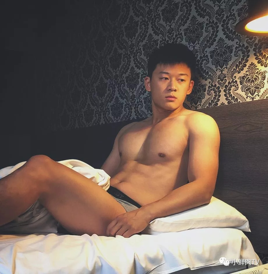 天菜气质男生,天菜长发摇滚男