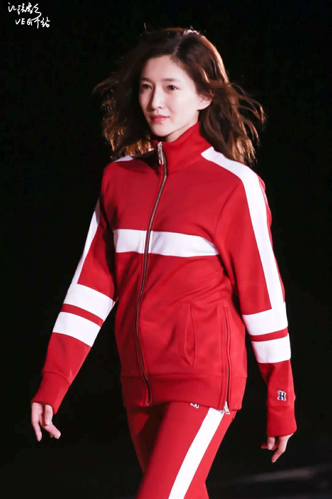 江疏影出席品牌活动现场生图,江疏影最新代言