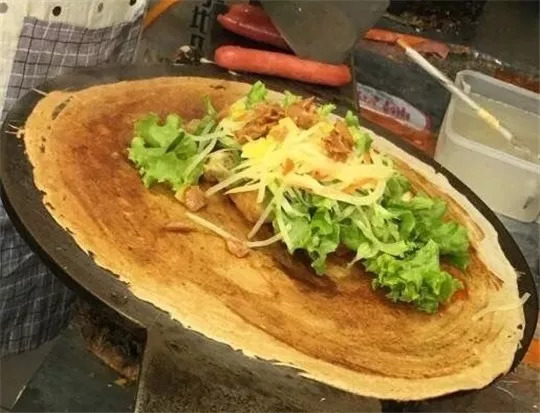 大连美食煎饼果子,吃遍大连小吃街