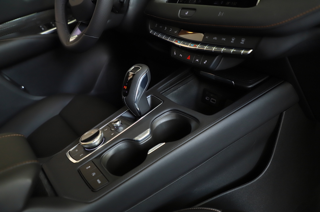 最新款凯迪拉克xt4值不值得买,2020款凯迪拉克xt4值不值得买