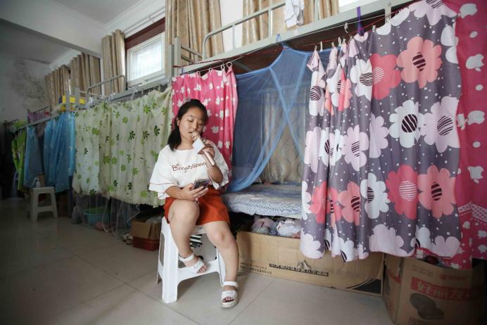 淘宝“特云”客服：对不起回复慢了，因为我只有两个指尖能打字