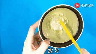 鞋子不用刷就能干净的方法,鞋子里倒东西