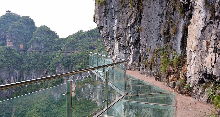 张家界天门山玻璃栈道玻璃受损,张家界天门山玻璃栈道哪个最刺激