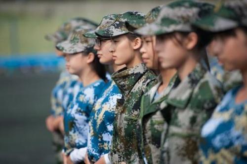 军训碰上大姨妈怎么办,军训时来大姨妈能吃什么