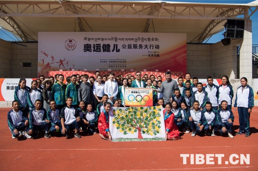 奥运健儿访香港比心,奥运健儿同框