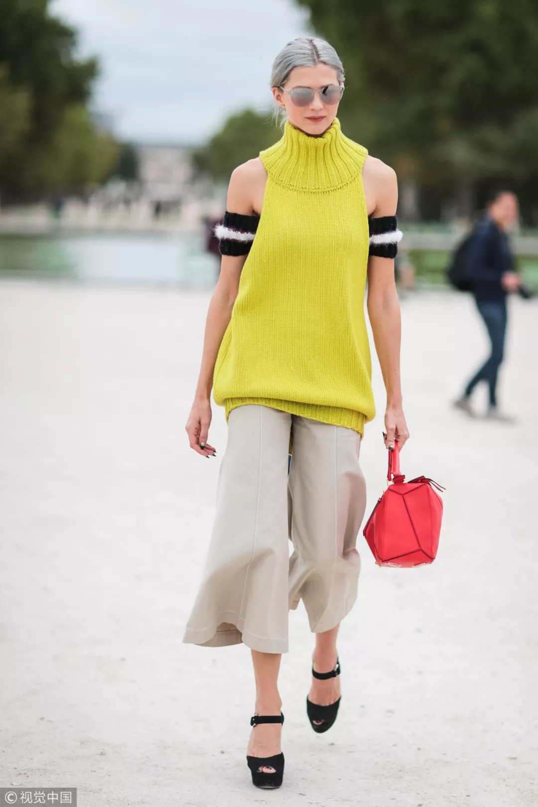 凹造型小包包,包包拍摄怎么凹造型