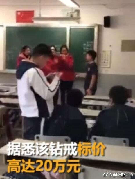 轻松一刻：这个不经意的小动作，可能毁了孩子一生