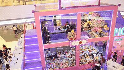 娃娃机惊现真娃娃,重庆网红大型娃娃机