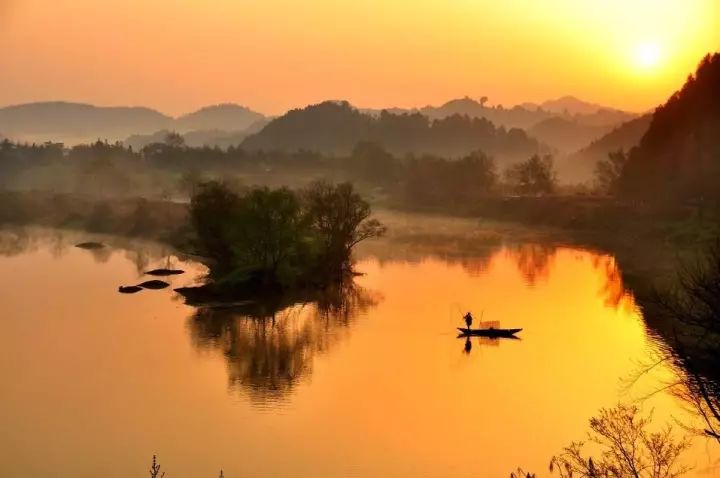 秋天的婺源什么时候去最美,秋天的婺源是色彩的天堂