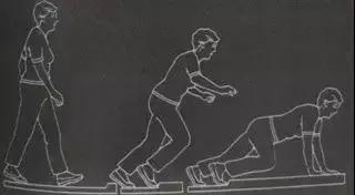 老人摔倒后正确的处置方法,老人摔倒了如何正确急救