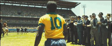 他用双脚让国家停战，这个男人我们等了40年！