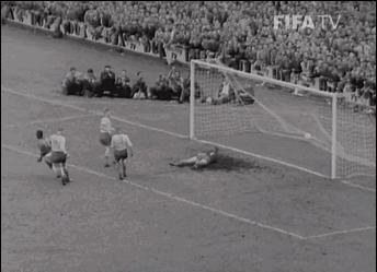 他用双脚让国家停战，这个男人我们等了40年！