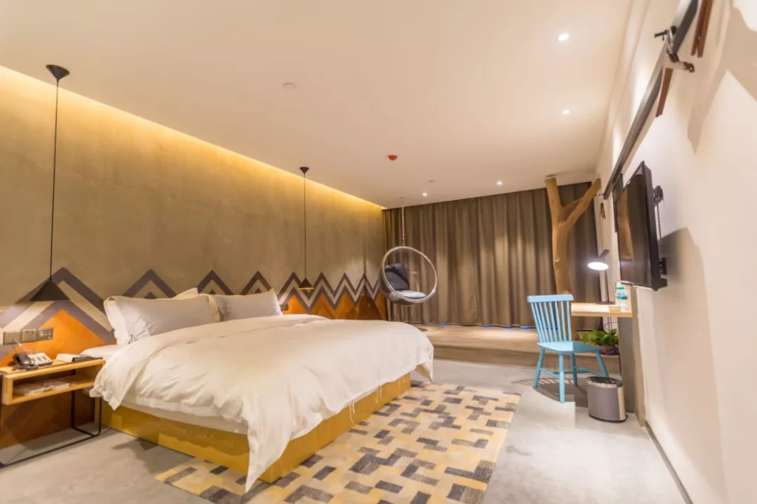 没毕业就创业！这个92年的霸道总裁，3年连开4家酒店口碑爆表，好评率94%