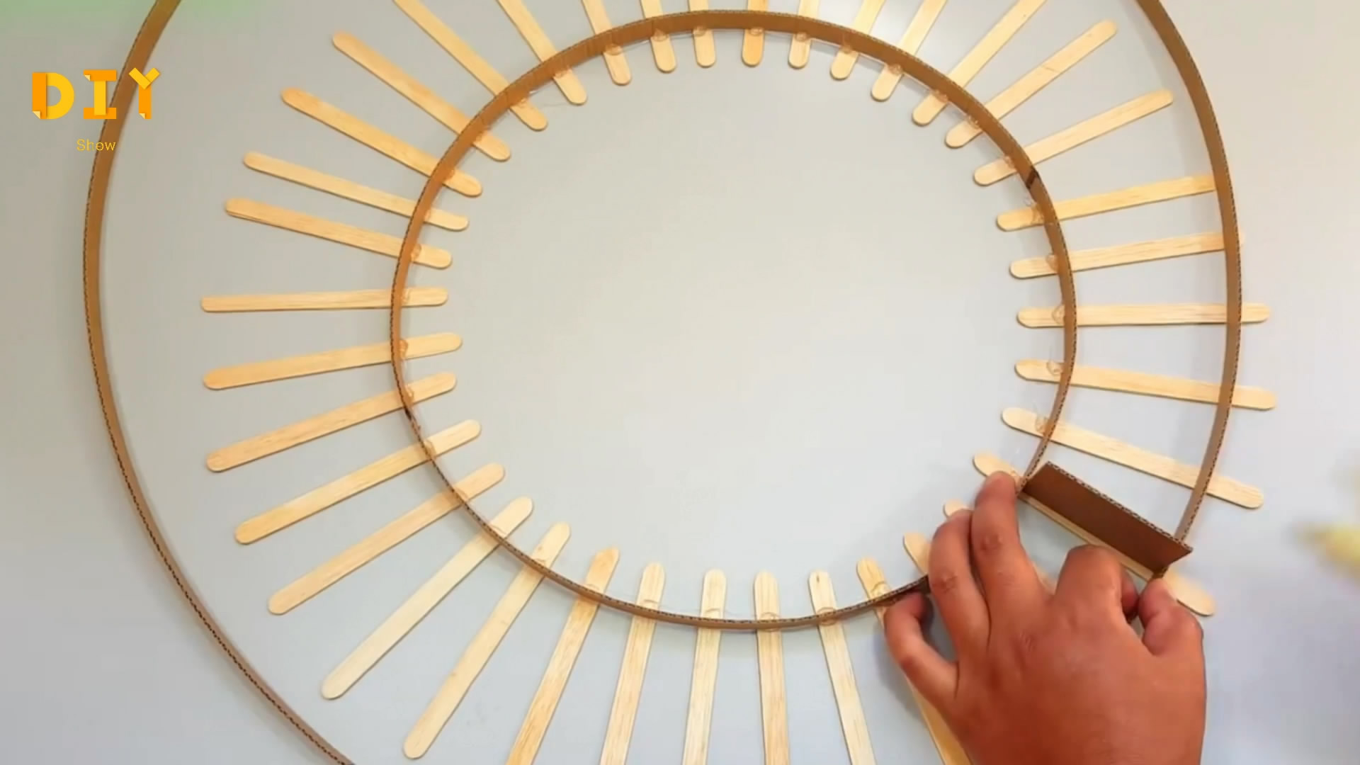 小玩具车怎么做简单一点,用纸板做火车玩具