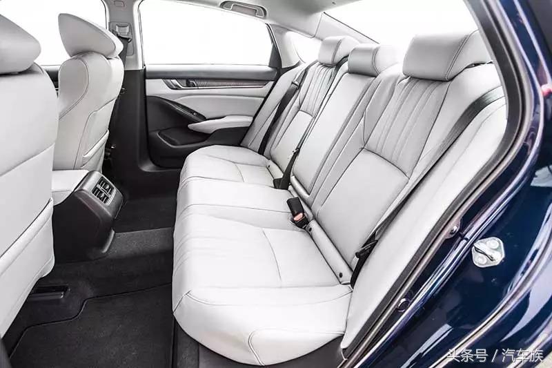 2.0t雅阁对比宝马330i,2.0t雅阁对比a4