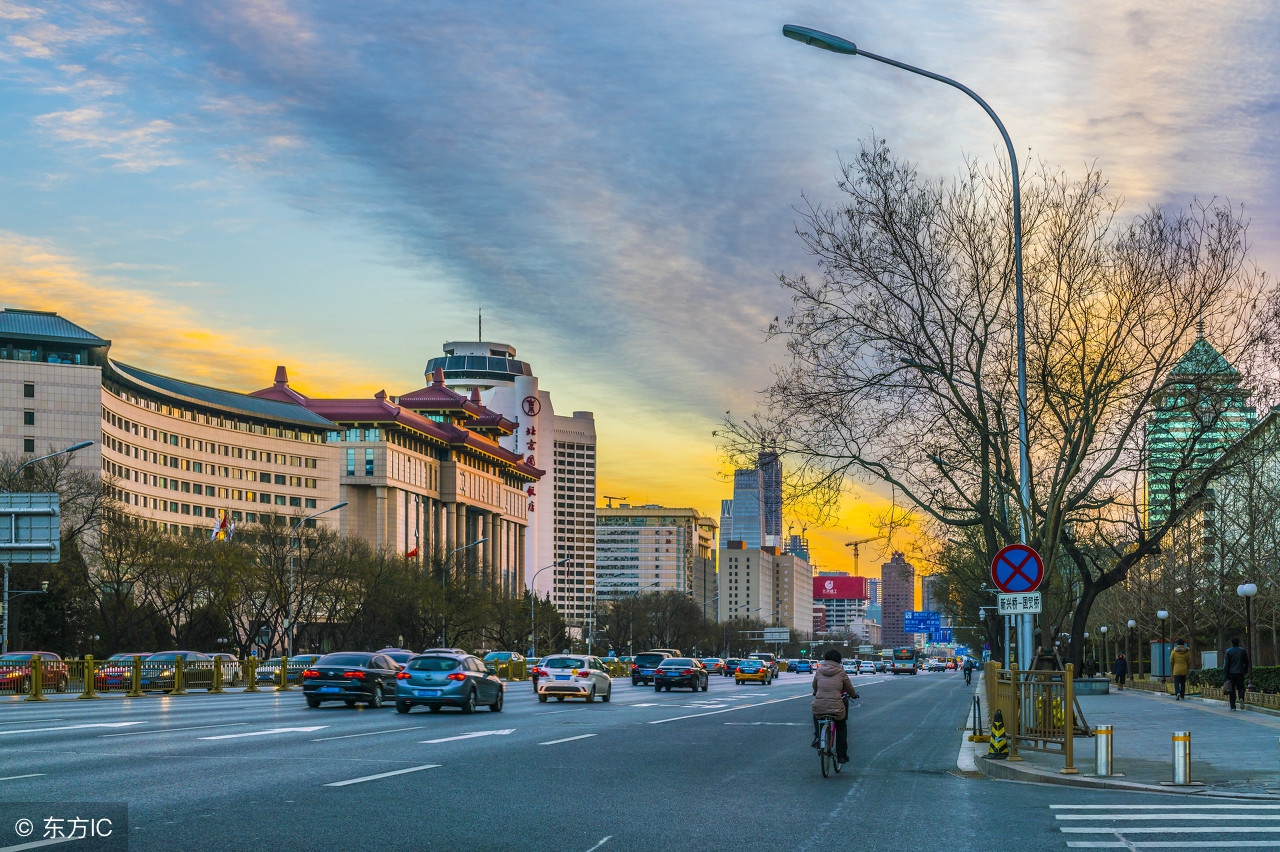 html中如何设置默认图片?