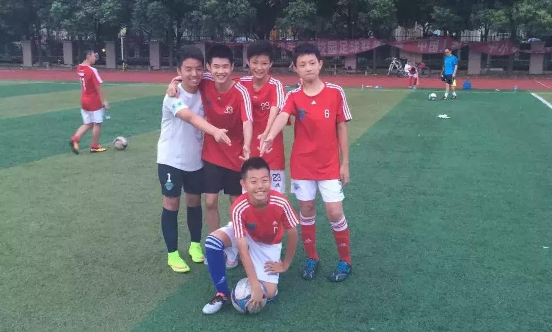 足球如何才能称得上球王,足球领域怎么样才能真正成为球王