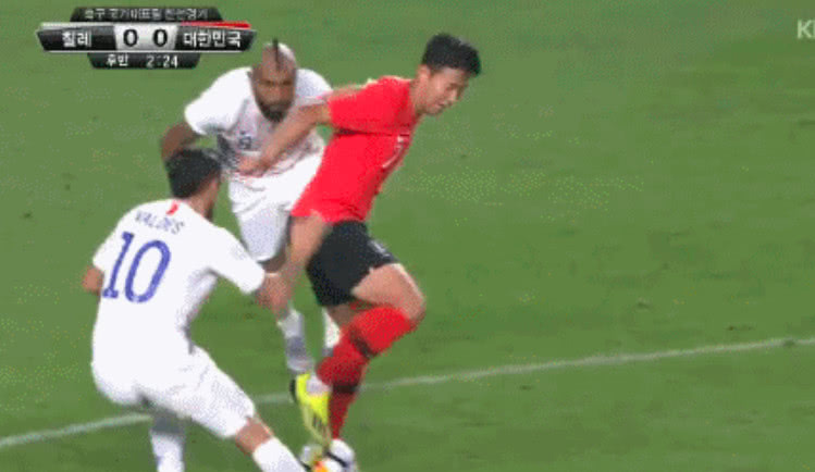 一场0比2让中超保级再变天,中国三比零战胜韩国足球比赛