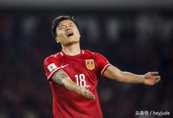 郜林再惹争议！奢侈品包抢镜，网友：球不会进，派头挺足