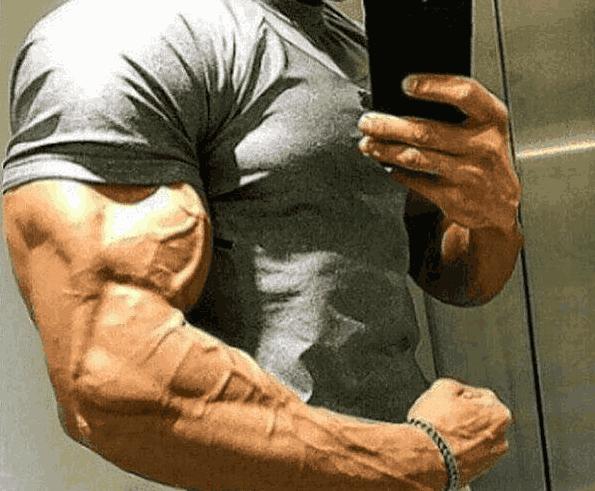 靠鸡蛋白增肌,自卑的肌肉男健身起来有多可怕