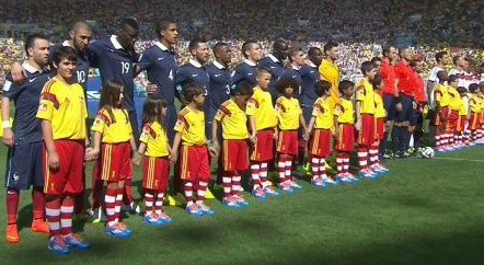 卡洛斯最矮的球员碰上最高的球童,足球场上最尴尬的位置是边后卫