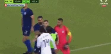 梅西在足球场上的高光时刻,梅西的一个动作引发众人惊叹