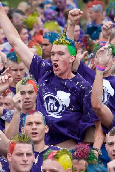 国外开学季节,开学的场面有多震撼