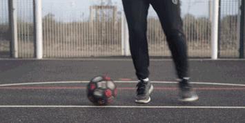 原地变向和过人变向,足球左右脚变向过人教学