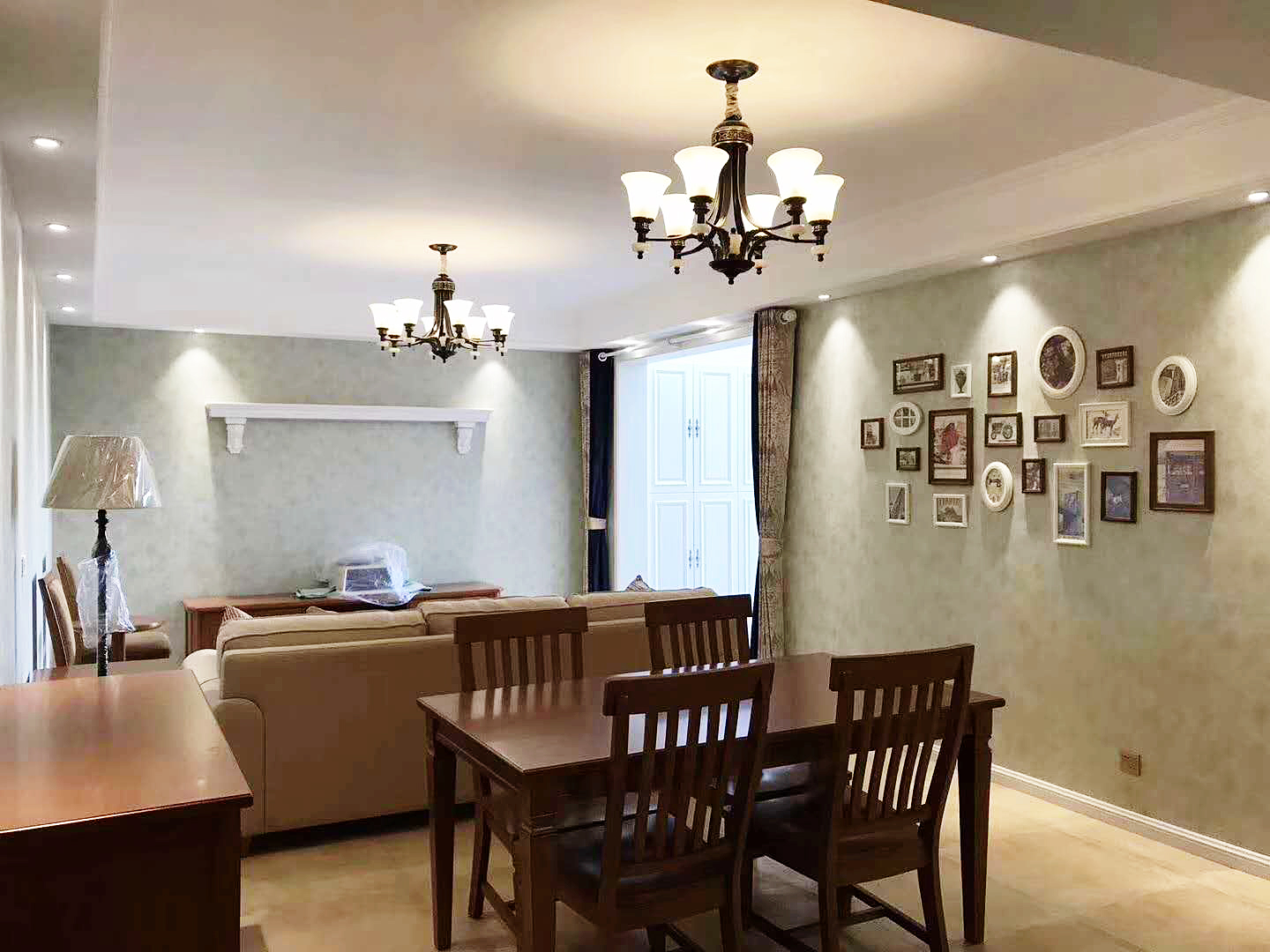 132平米美式轻奢沙发不靠墙,123平米美式轻奢风格