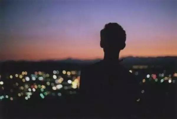 成都小甜甜一夜之间爆红了,成都小甜甜背后是无数人的心酸