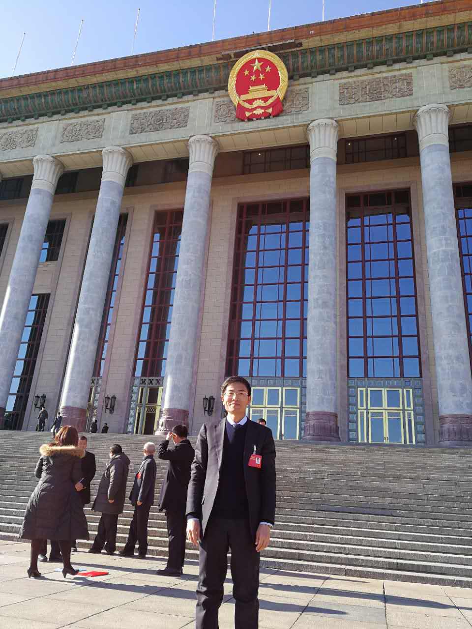 含泪送别医生,含泪送白衣天使出征