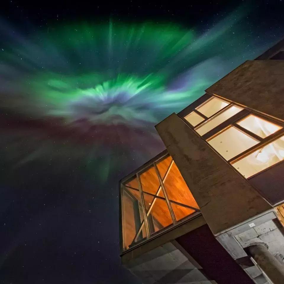 小木屋，玻璃顶，火山温泉，住这些酒店，get最cool极光姿势