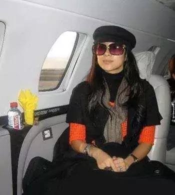 空姐揭秘和明星那点事儿，耍大牌很常见，最搞笑的是他