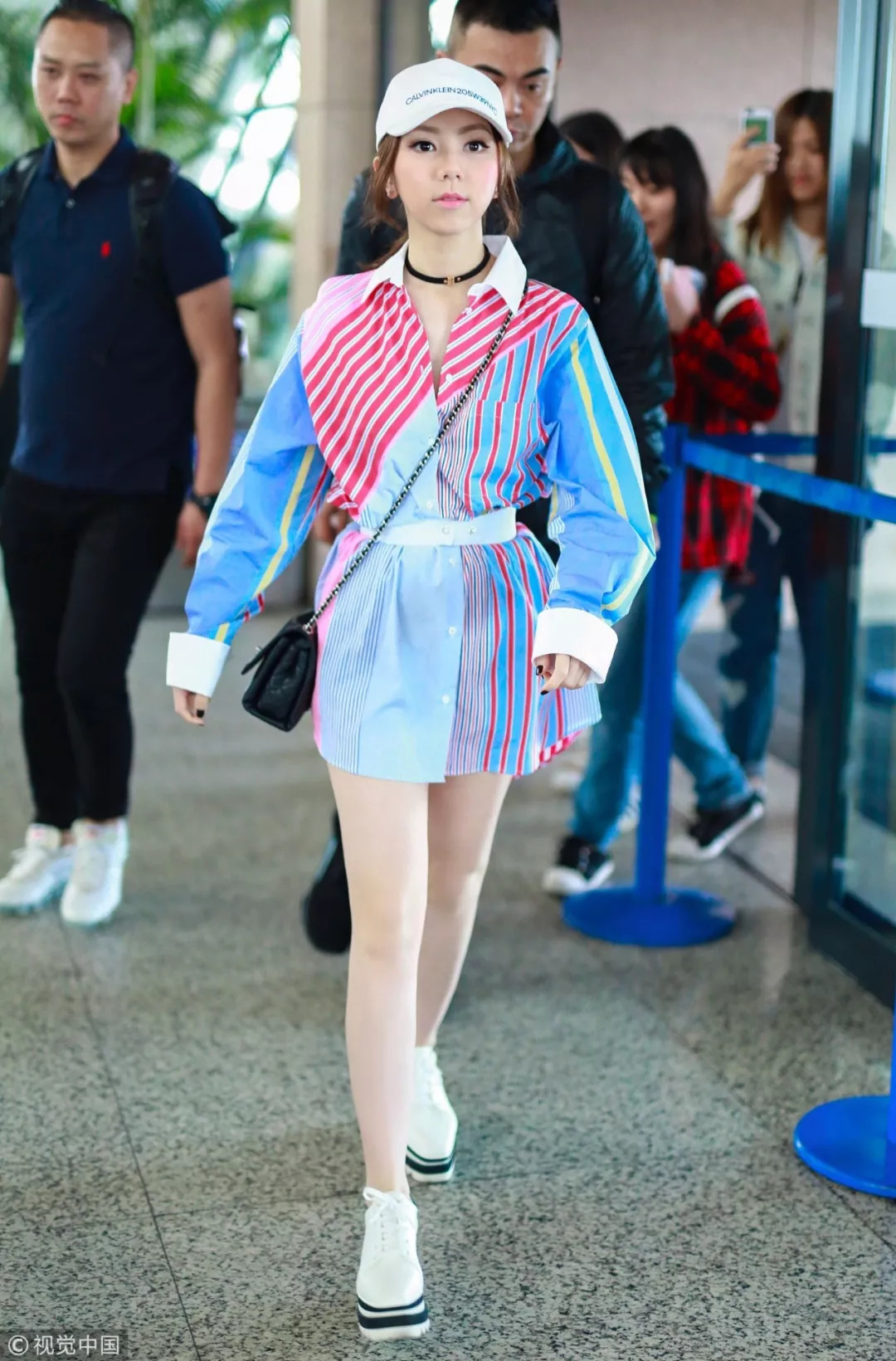 初秋的“C位”是杨超越的格子还是王丽坤的条纹？