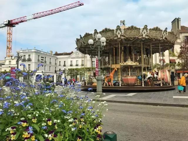 生活在别处完整版歌曲,生活在别处完整版