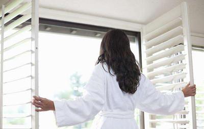 天热宝宝长痱子咋办？教你几招治痱子