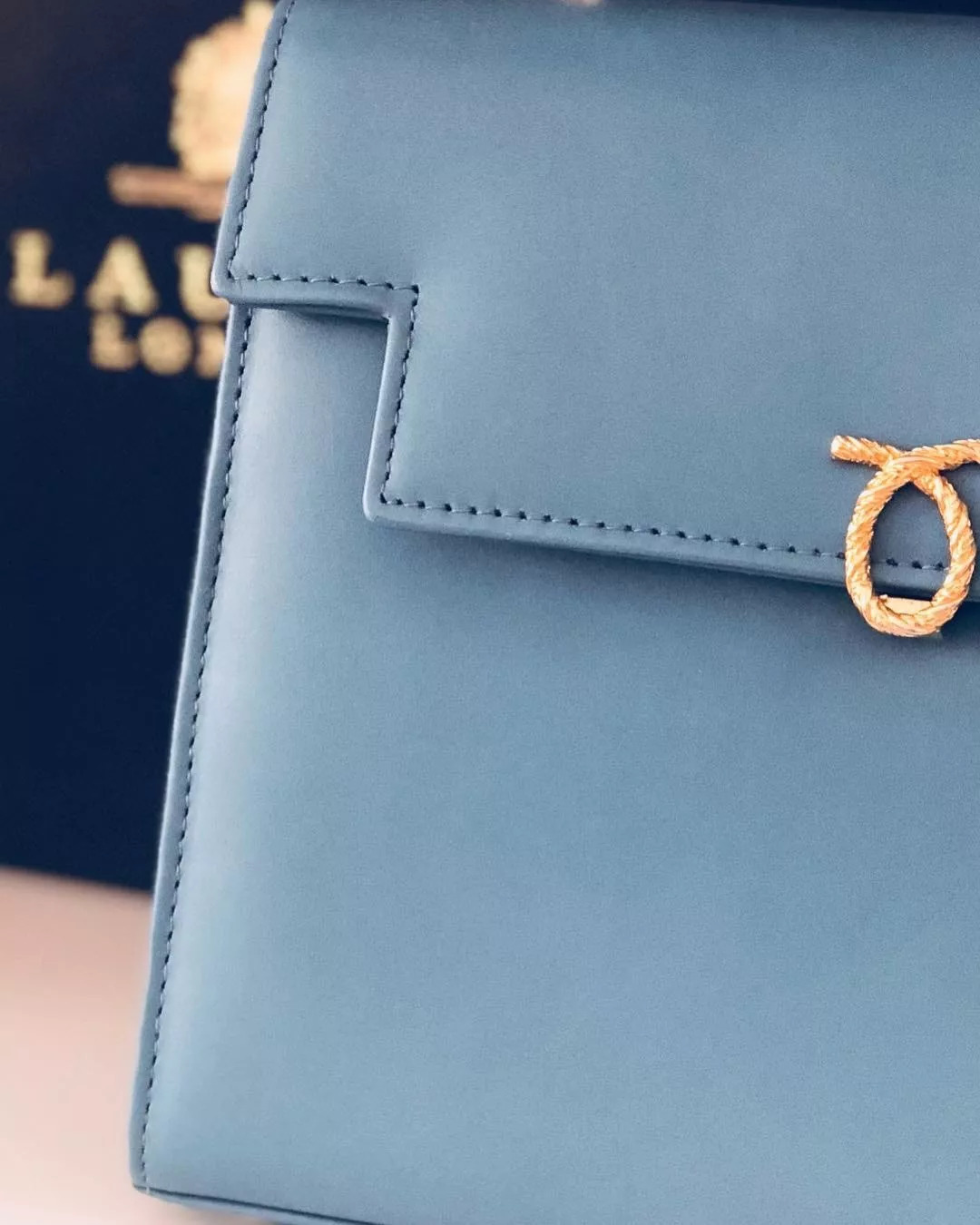 英伦风背什么包,好奇时髦精们今年都在背什么包