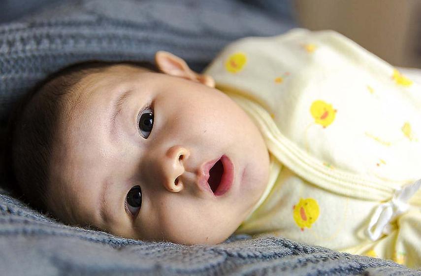 胎儿的脉络丛囊肿是脑瘤么,胎儿脑部脉络丛囊肿有1.2厘米