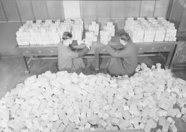 中国百元大钞进化史！从4000斤大米到只够一个人吃！