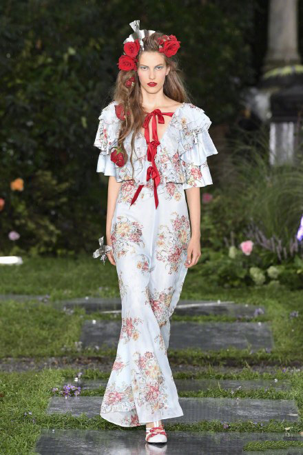 2019女装秀场潮流时尚,2019时装周高级服装秀