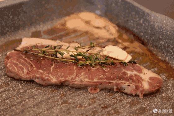 每天都有大量肉食动物到昆明废旧工厂，狂啃50CM高的火焰战斧牛排