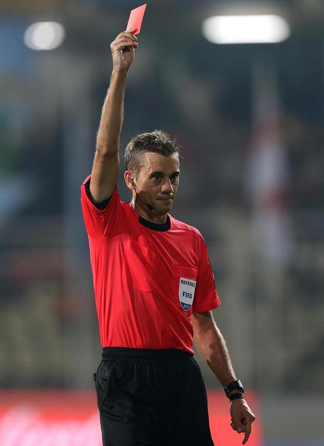 足球场上的红牌,足球界十大暴力红牌