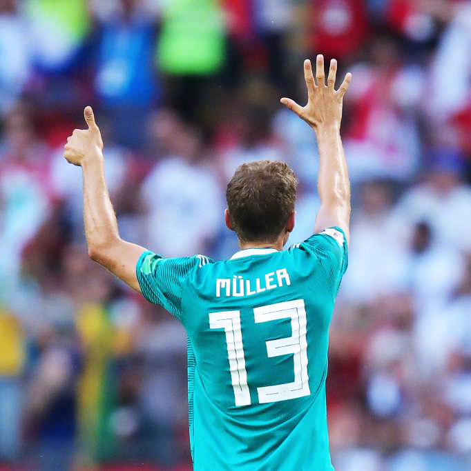 男足穿越靠颜值统治世界,男足过去的辉煌