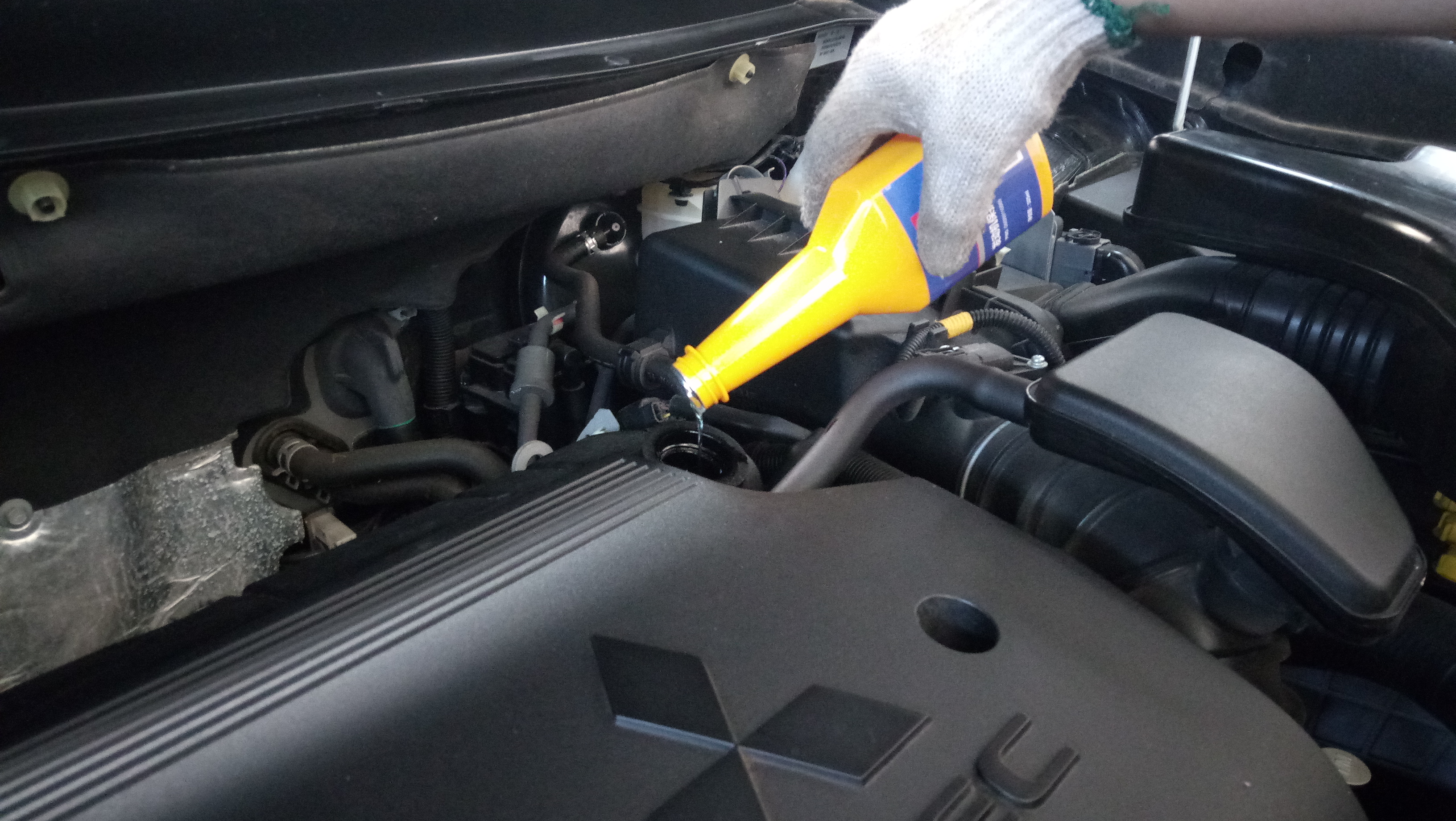 三菱欧蓝德换机油用多少,三菱欧蓝德更换胜牌机油