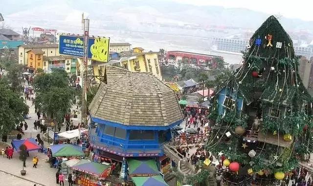 重庆曾经最大的主题乐园“龙门阵”破产了，你们去过么？