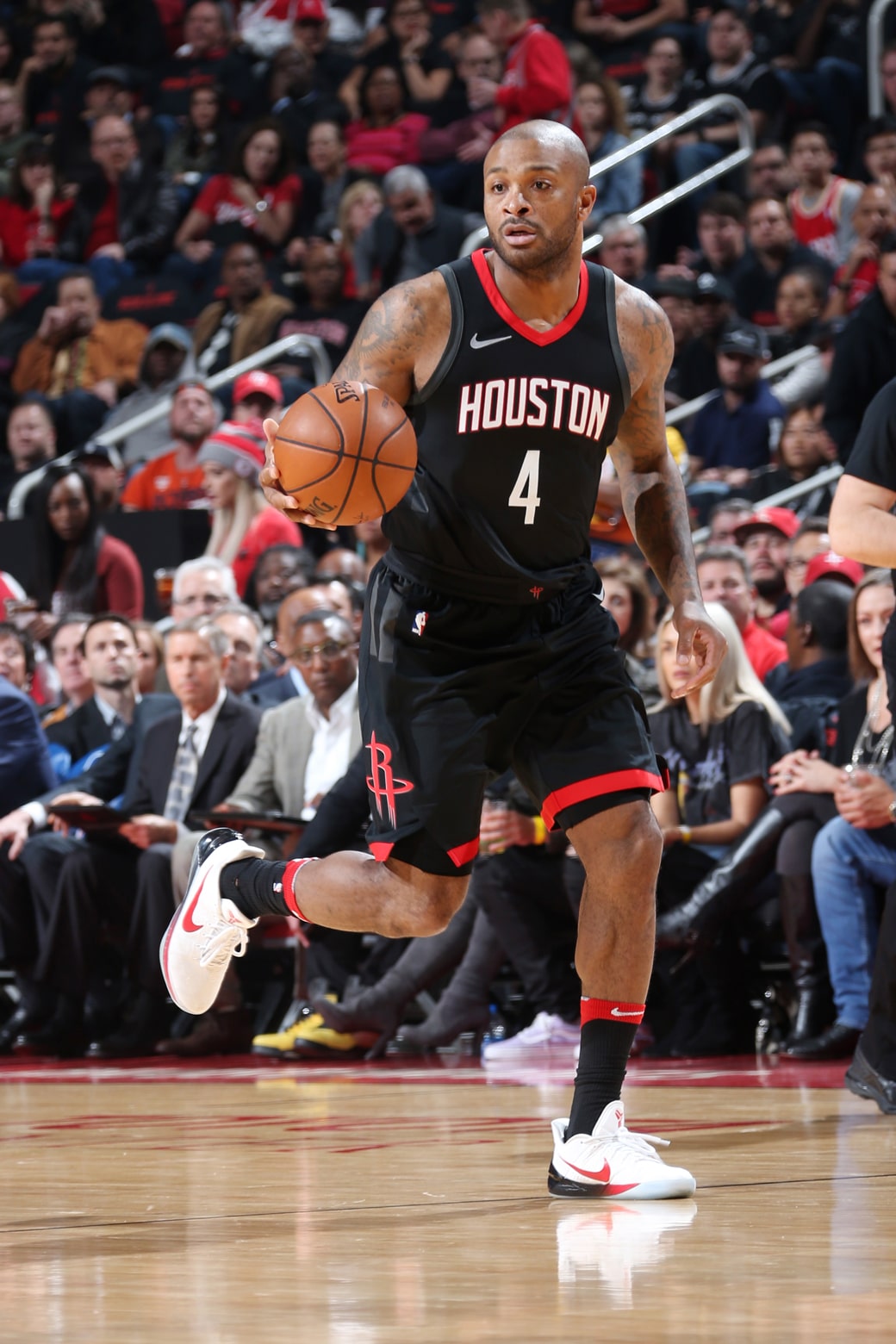 塔克球鞋上脚视频,塔克4000双球鞋